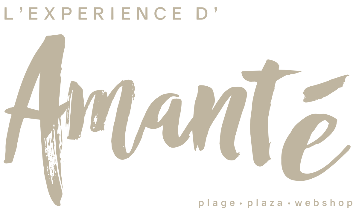 het logo van l'experience d'Amanté in sierlijk lettertype en taupe kleur.